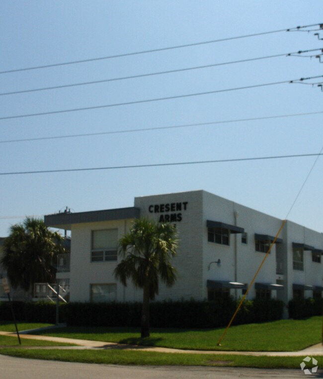 Building Photo - 301 S Crescent Dr Hollywood, FL 33021