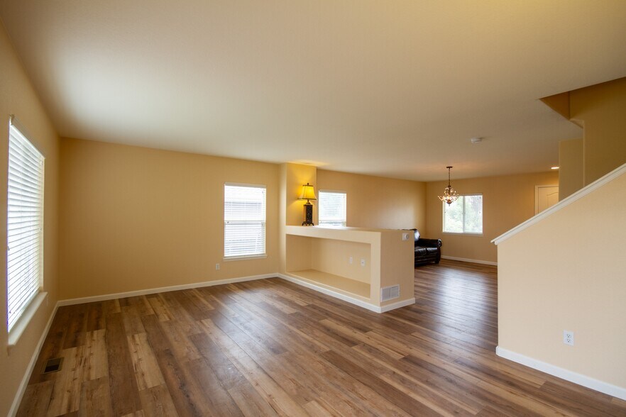 Building Photo - 5747 Jaguar Way