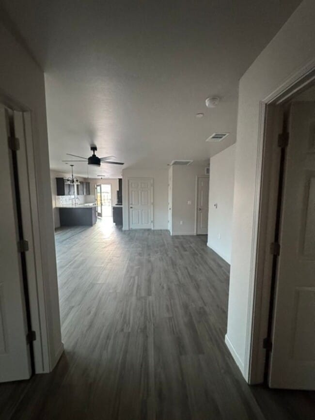 Building Photo - 2395 Oakmont Cir