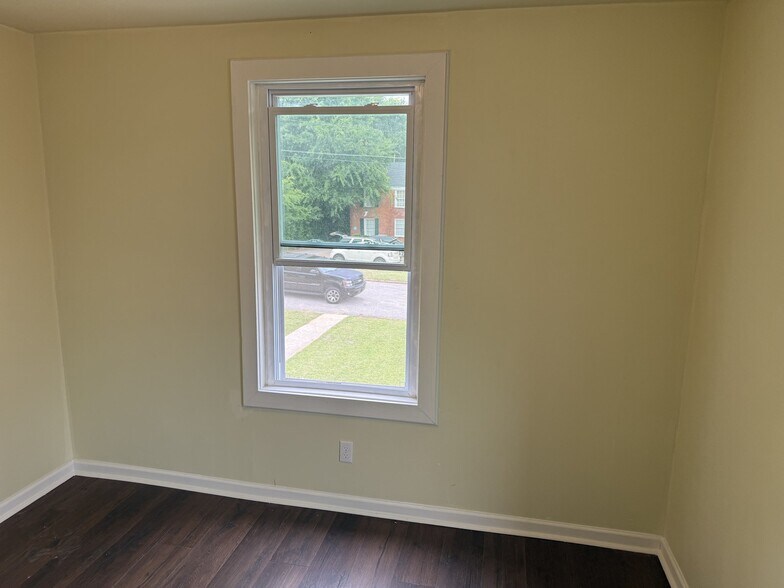 Building Photo - 3394 Southmont Dr