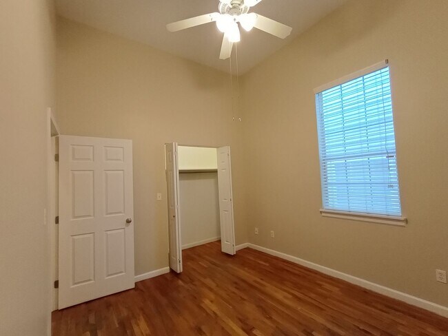 Building Photo - 2304 Gravier St