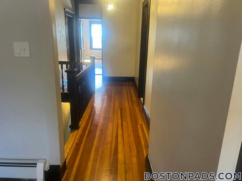 Building Photo - 225A Walnut Ave
