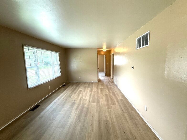 Building Photo - 401 Morris Dr