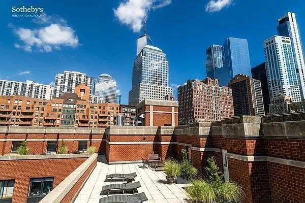 Building Photo - 300 Rector Pl