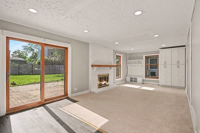 Building Photo - 5195 Castaway Ln