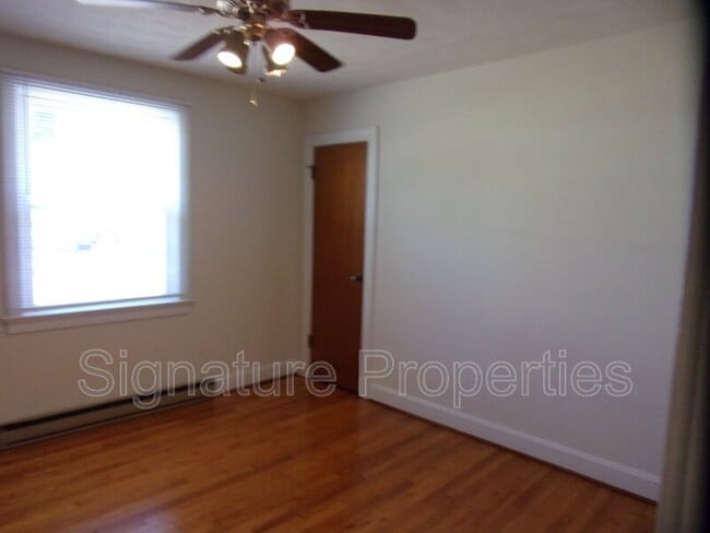 Building Photo - 8329 Meadowbridge Rd