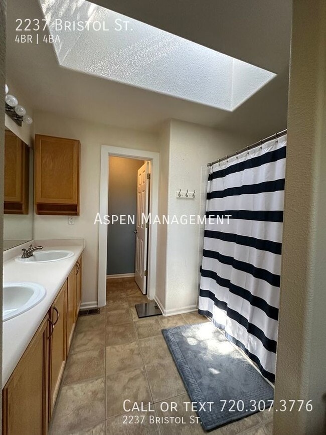 Building Photo - 2237 Bristol St