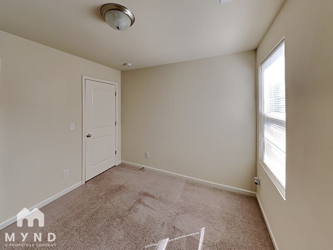 Building Photo - 2547 Piering Dr