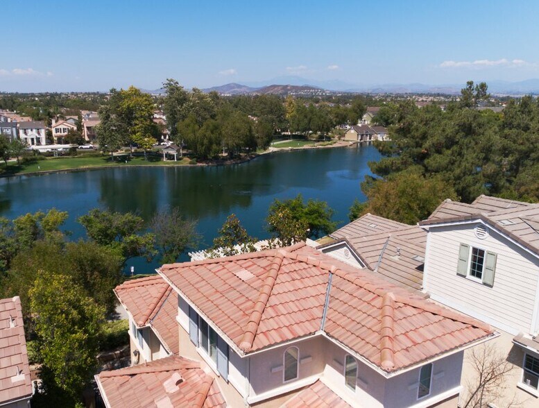 Building Photo - 28782 S Lake Dr
