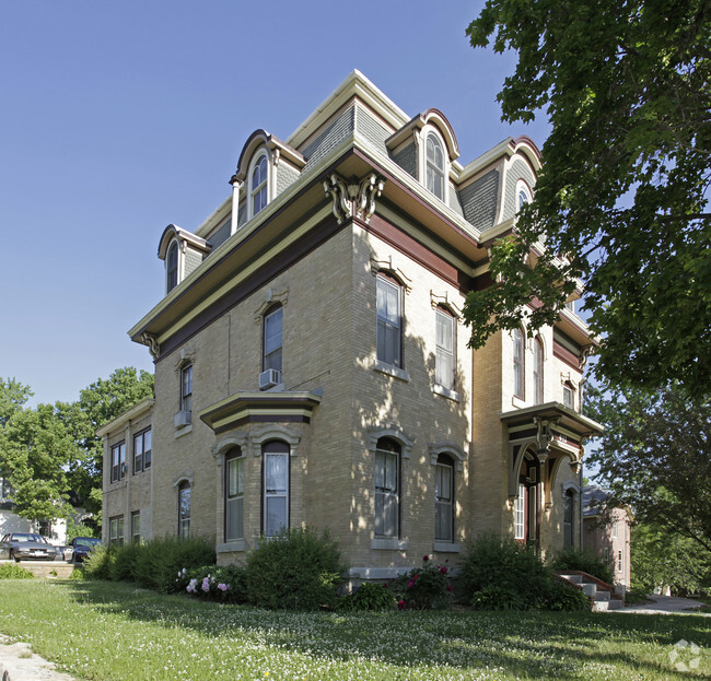 Building Photo - Van Dyke Mansion