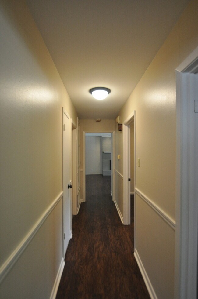 Building Photo - Tour Today! 3 bedroom in the heart of Sout...