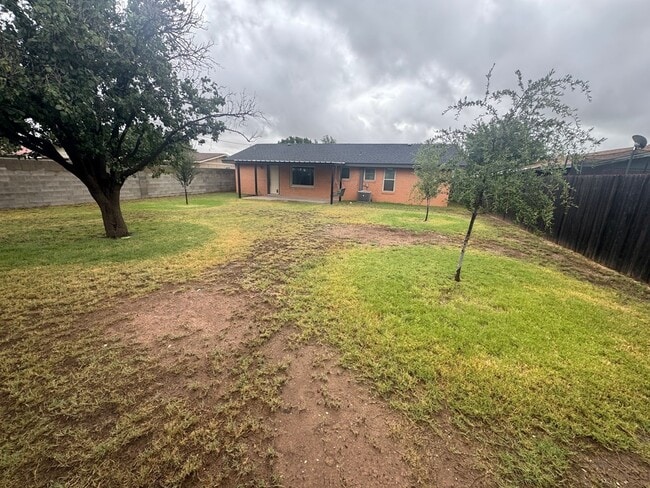 Building Photo - 4217 Redbud Ave