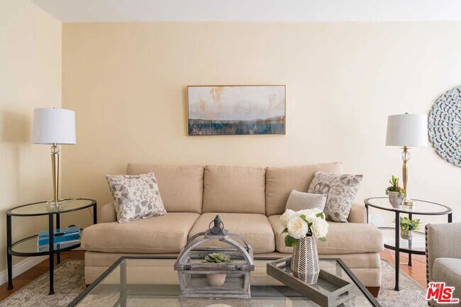 Building Photo - 5870 Green Valley Cir