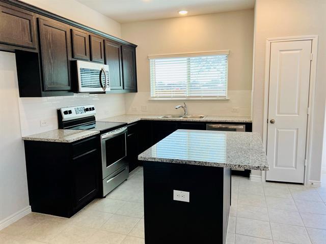 Building Photo - 804 Peaceful Brk Dr