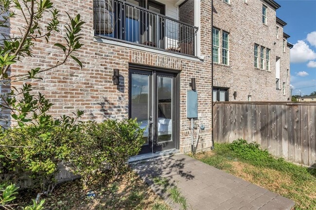 Building Photo - 4128 Willowbend Blvd