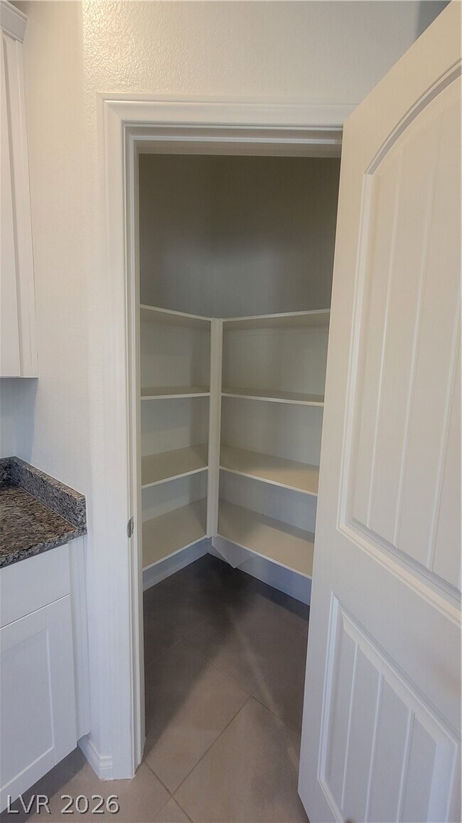 Building Photo - 8772 Belle Castle Ct