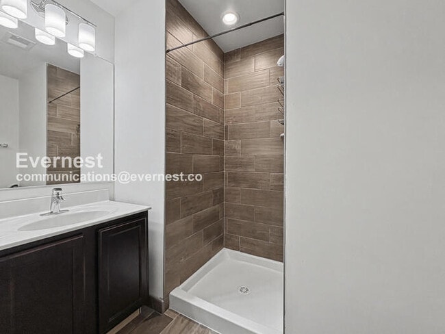 Building Photo - 10612 Presidential Pkwy