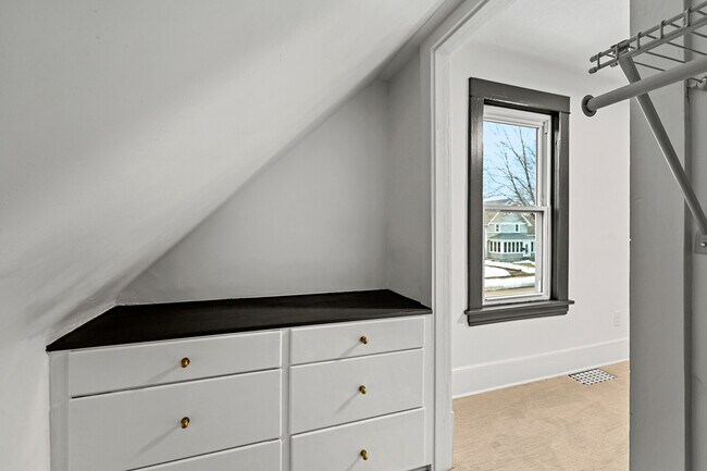 Building Photo - 3127 33rd Ave S