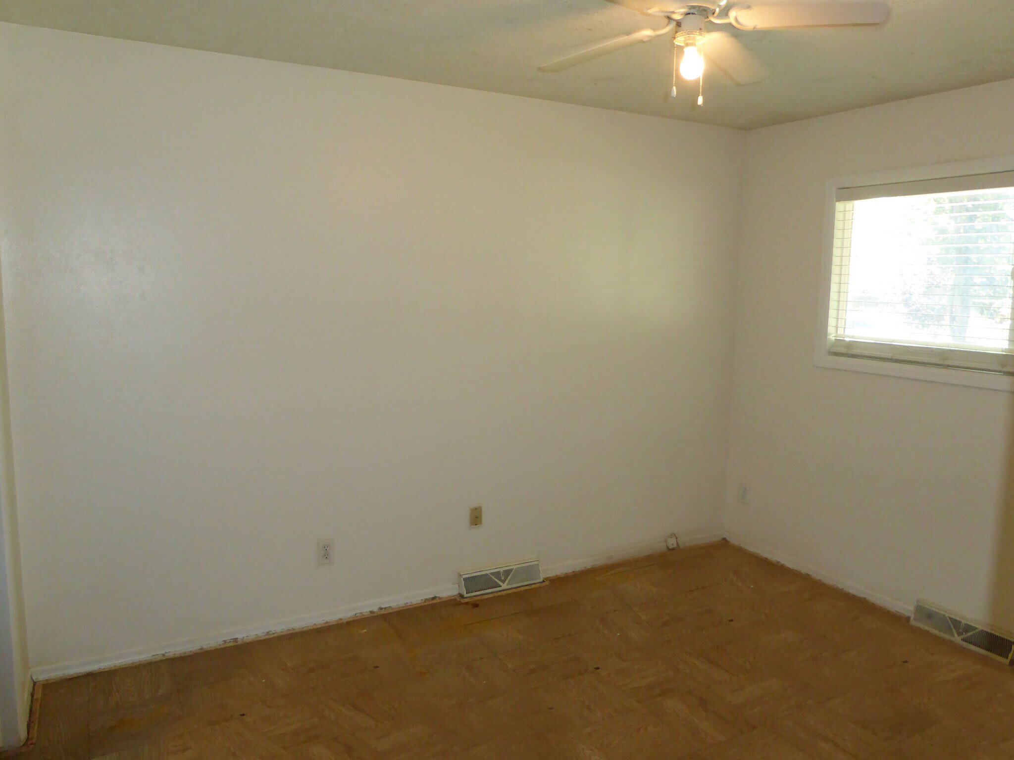 Building Photo - 1040 Ponderosa Dr