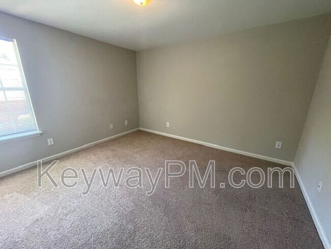 Building Photo - 5780 Carriage Hills Dr