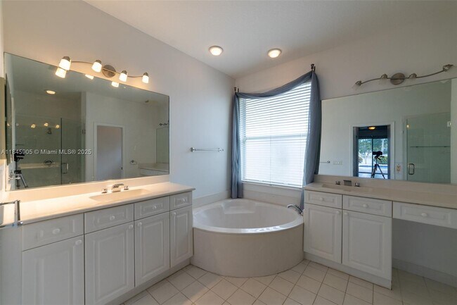 Building Photo - 896 Marina Dr