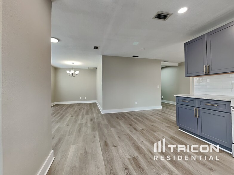 Building Photo - 6825 Mitchell Cir