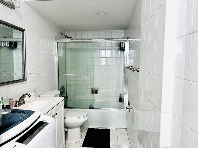 Building Photo - 1817 S Ocean Dr