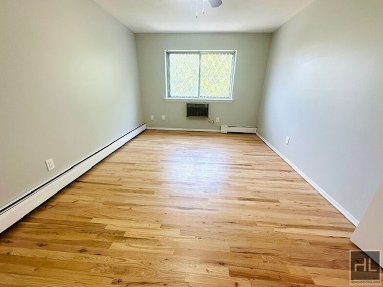 Building Photo - South Canarsie 4 Bed/2.5 Bath Beautiful Ho...