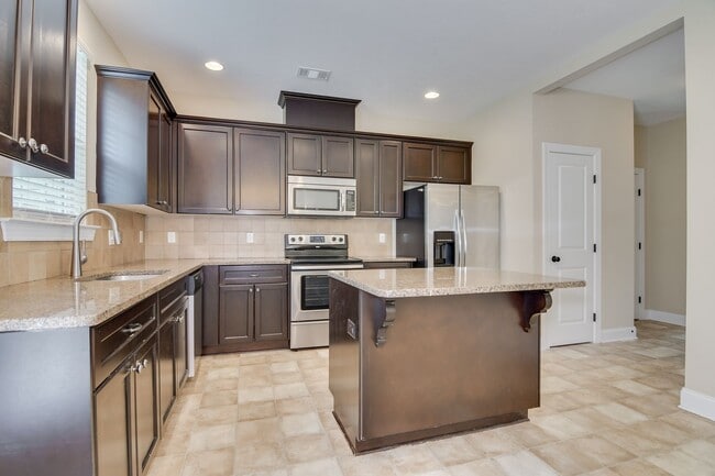 Building Photo - Canterbury Farms - 4 Bed 2.5 Bath