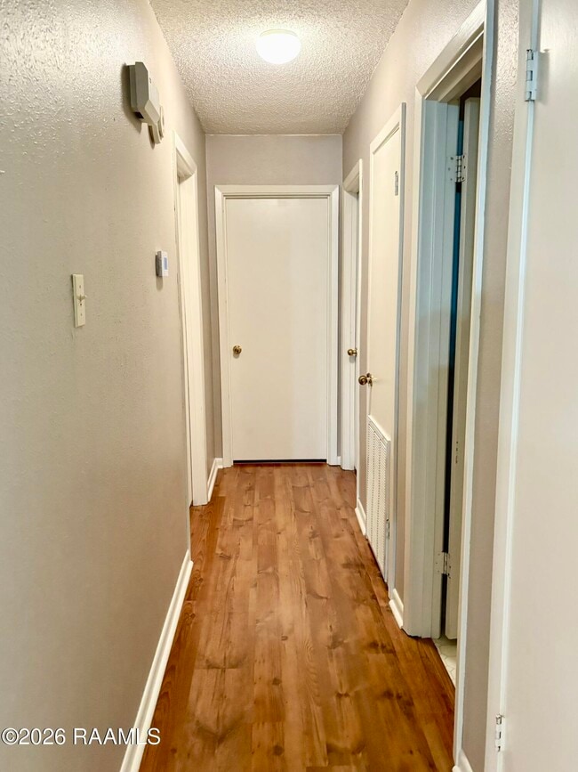 Building Photo - 103 Brookwood Cir