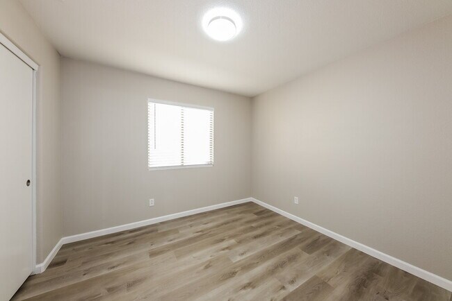 Building Photo - 3841 W Villa Linda Dr