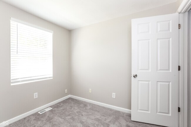 Building Photo - 2313 Bernie Dr