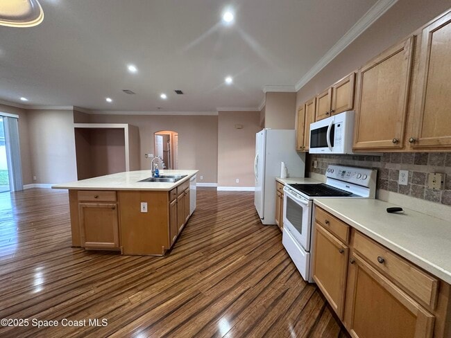 Building Photo - 802 Del Mar Cir