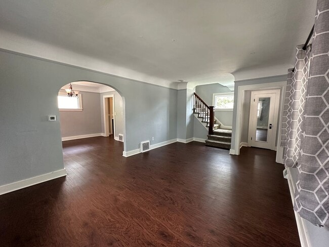 Building Photo - Adorable Three Bedroom Home with Central Air!