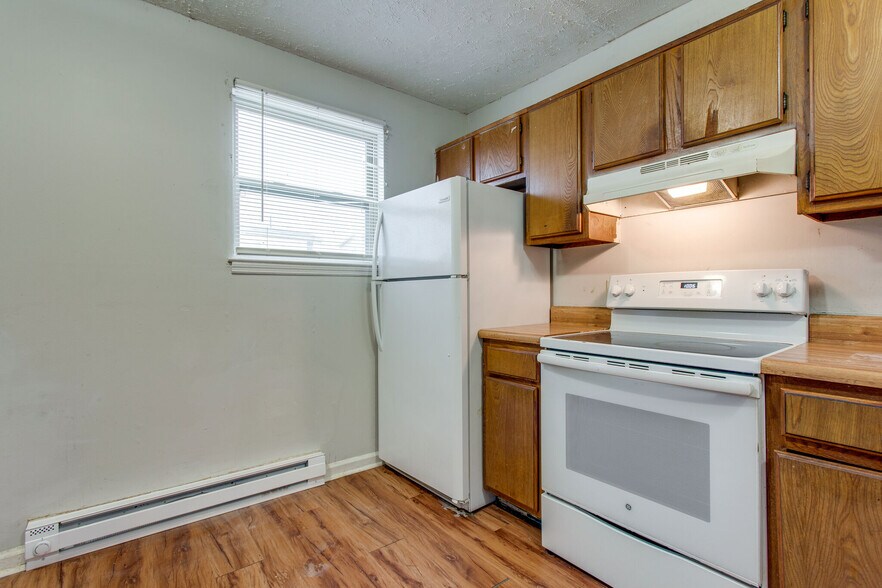 Building Photo - 2428 Woodale Ln