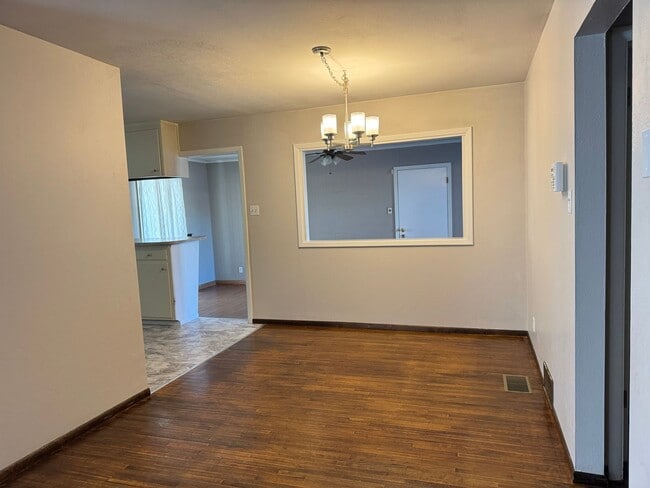 Building Photo - Spacious NE Heights Home