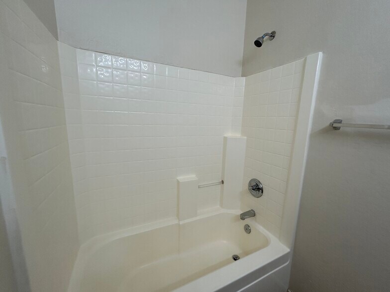 Building Photo - 3161 S Southwind Dr