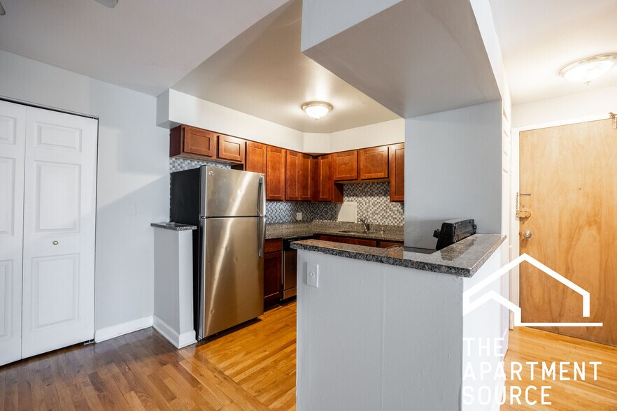 Building Photo - 1435 N Dearborn St