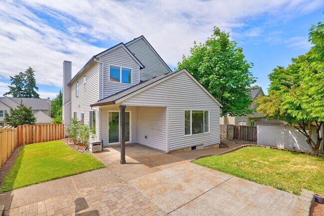Building Photo - Beautifully Refreshed Clackamas Home with Bright Interiors & Private Backyard Retreat