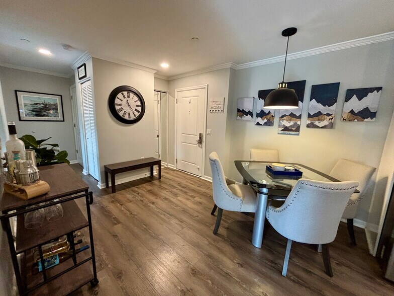 Building Photo - 34 Schoolhouse Dr