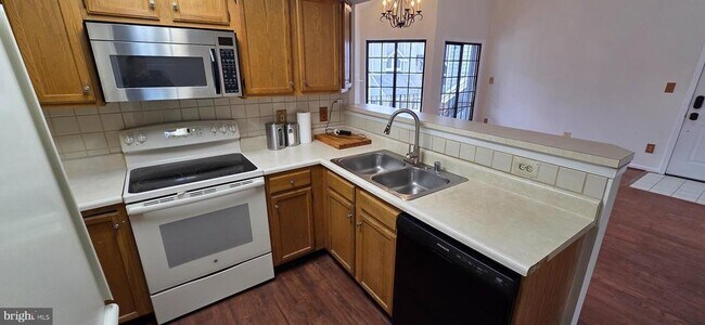 Building Photo - 7005 Birkenhead Pl