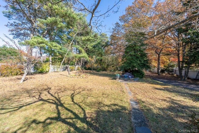 Building Photo - 831 Sycamore Ave