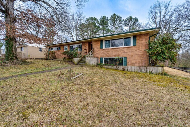 Building Photo - Three Bedroom Two Bathroom House For Rent