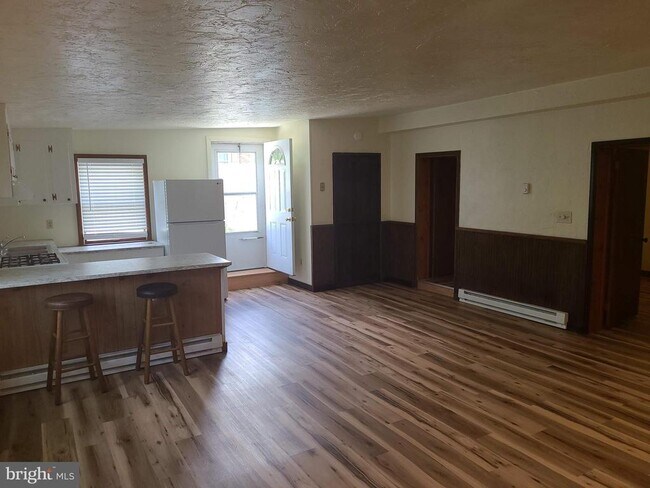 Building Photo - 65 E Hanover St