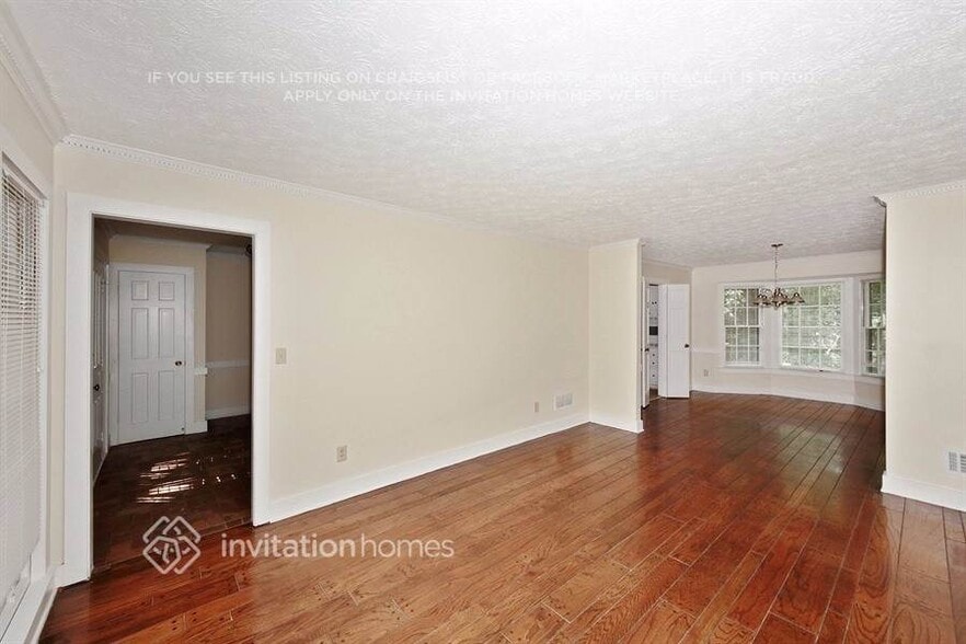 Building Photo - 3884 Hunting Ridge Dr SW