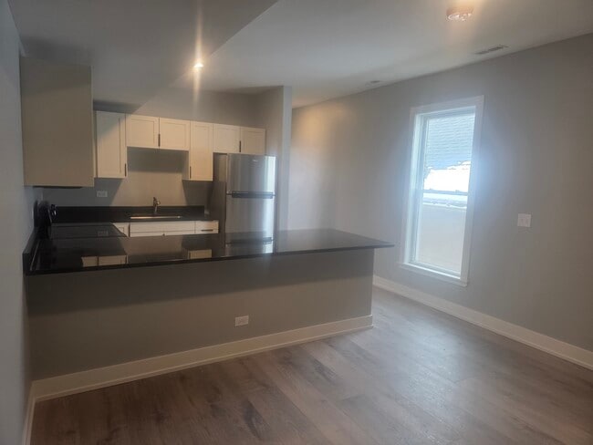 Building Photo - 1 Main St