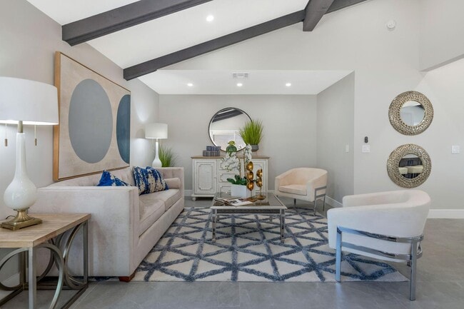 Building Photo - 7509 N Vía Del Elemental