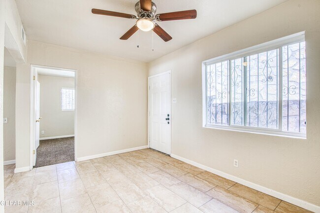 Building Photo - 1611 N Kansas St