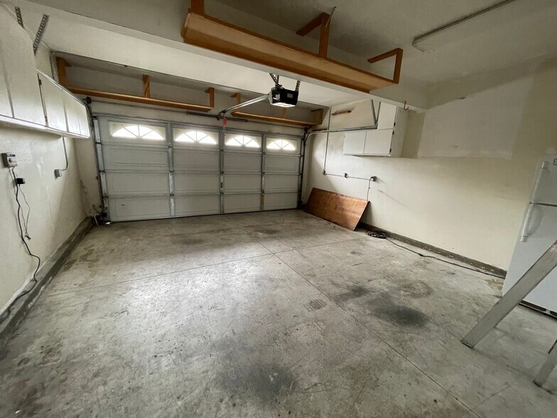 Building Photo - 2300 Jeans Ct