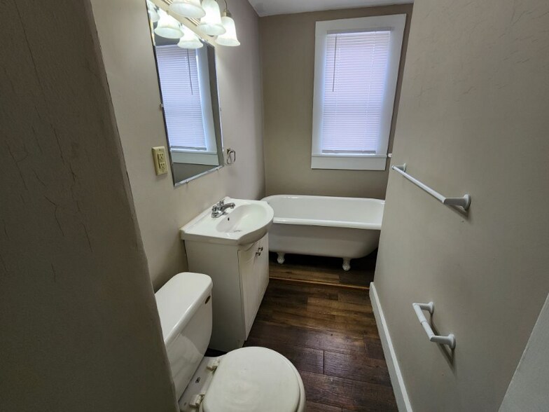 Building Photo - 2330 Grand Ave